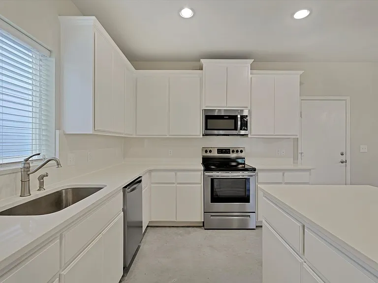 213 Grange St — Photo 6