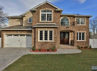 282 Herbert Pl, Paramus, NJ 07652
