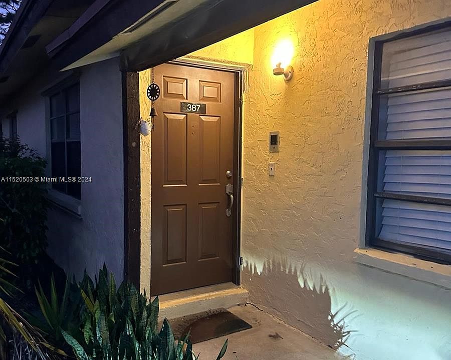 1st image of 387 Glenwood Dr #387