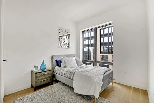 Sold by Bold New York | media 9