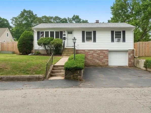 19 Paulette Dr, Coventry, RI 02816