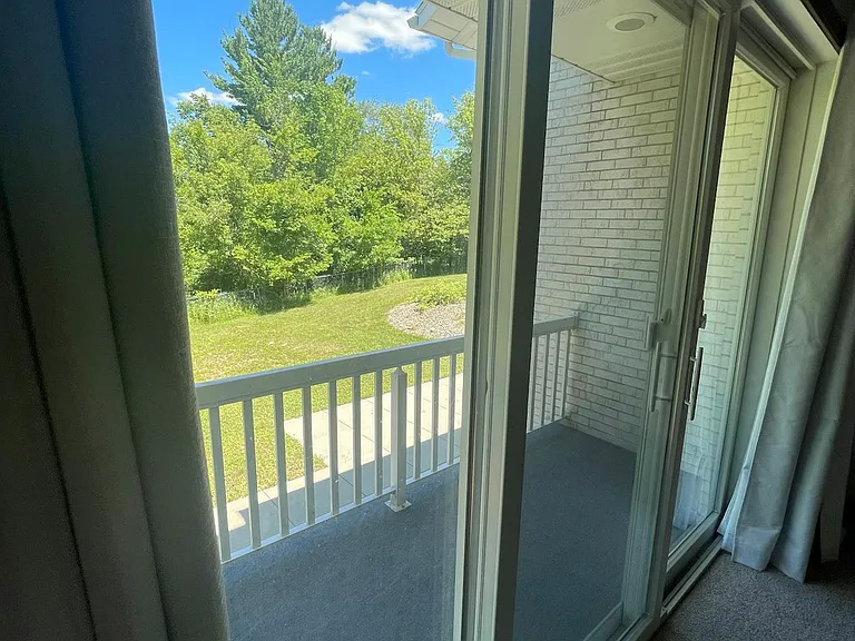 4390 N River Rd — Photo 30