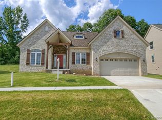 543 Napa Valley Dr, Milford, MI