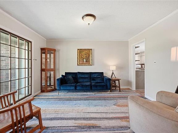3rd image of 6925 Caenen Ave