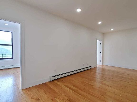 5th image of 100 W 138th St #B3