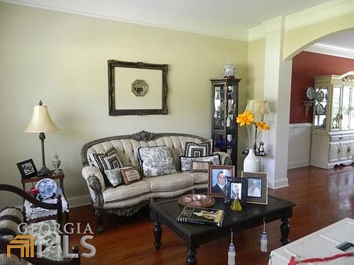 4th image of 352 Mary Dr