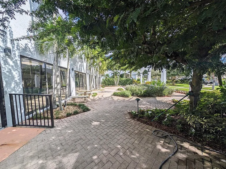 7515 S Oriole Blvd — Photo 38