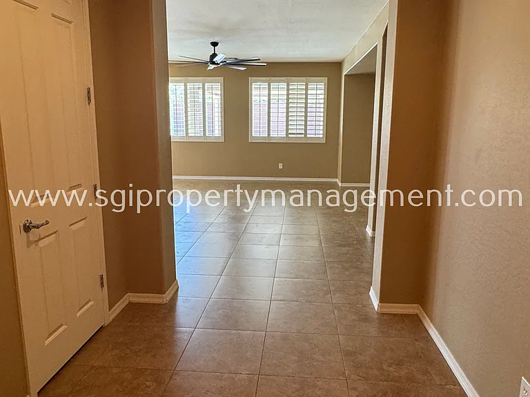 135 W Yellow Wood Ave — Photo 3