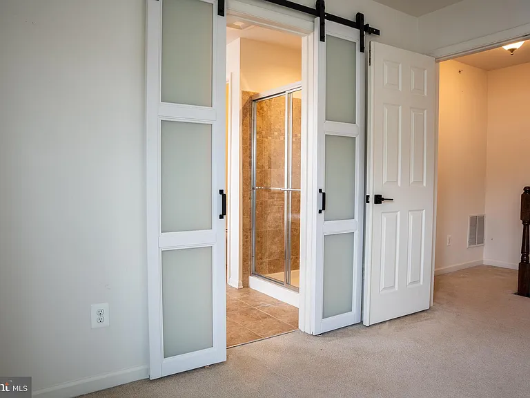 42243 Canary Grass Sq — Photo 58