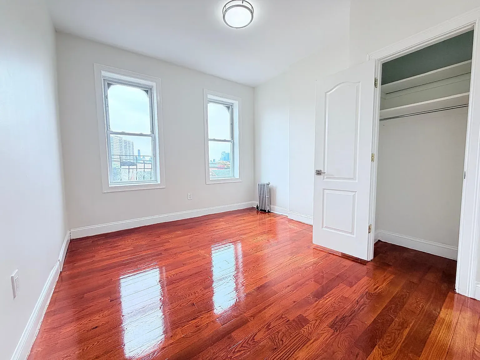 3 bed, 900 sqft, $2,850 — Photo 2