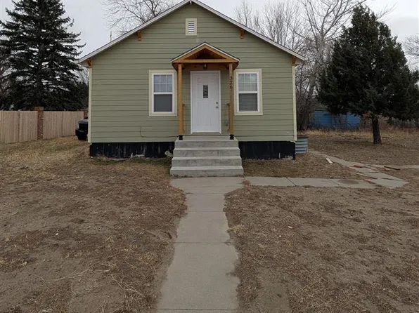326 W 10th St, Bayard, NE 69334