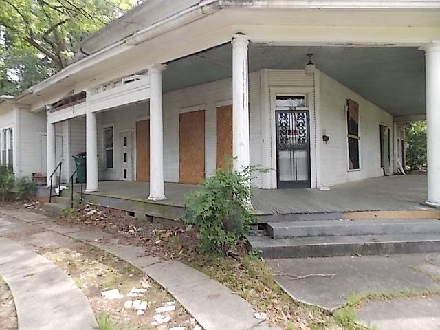 1st image of 305 S Smith Ave