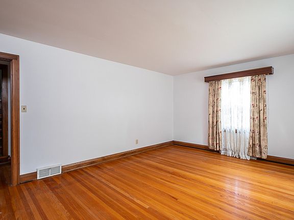 5th image of 1731 Larkmoor Ln
