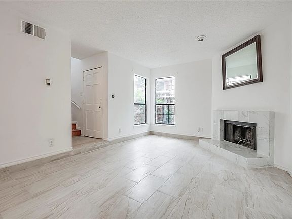 3rd image of 6646 E Lovers Ln APT 1006