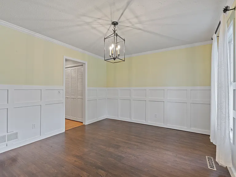 4690 Lindbergh Dr — Photo 10