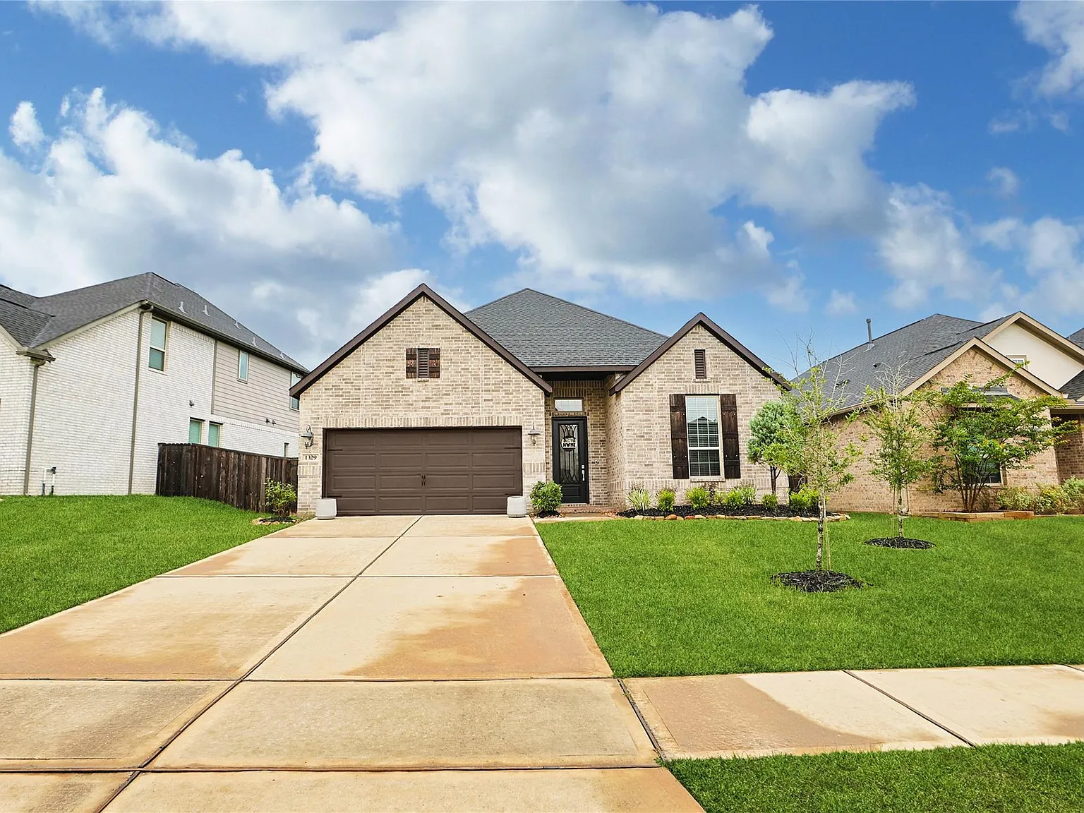 3 bed, 3.5 bath, 2462 sqft, $3,500 — Photo 2