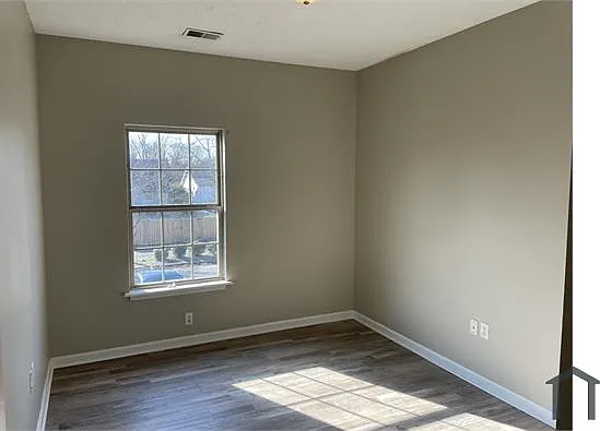 4618 W Market St #203 — Photo 8
