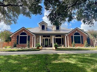 206 Tropical Dr, Victoria, TX 77904