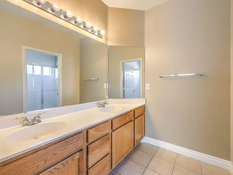 10540 Allthorn Ave — Photo 20