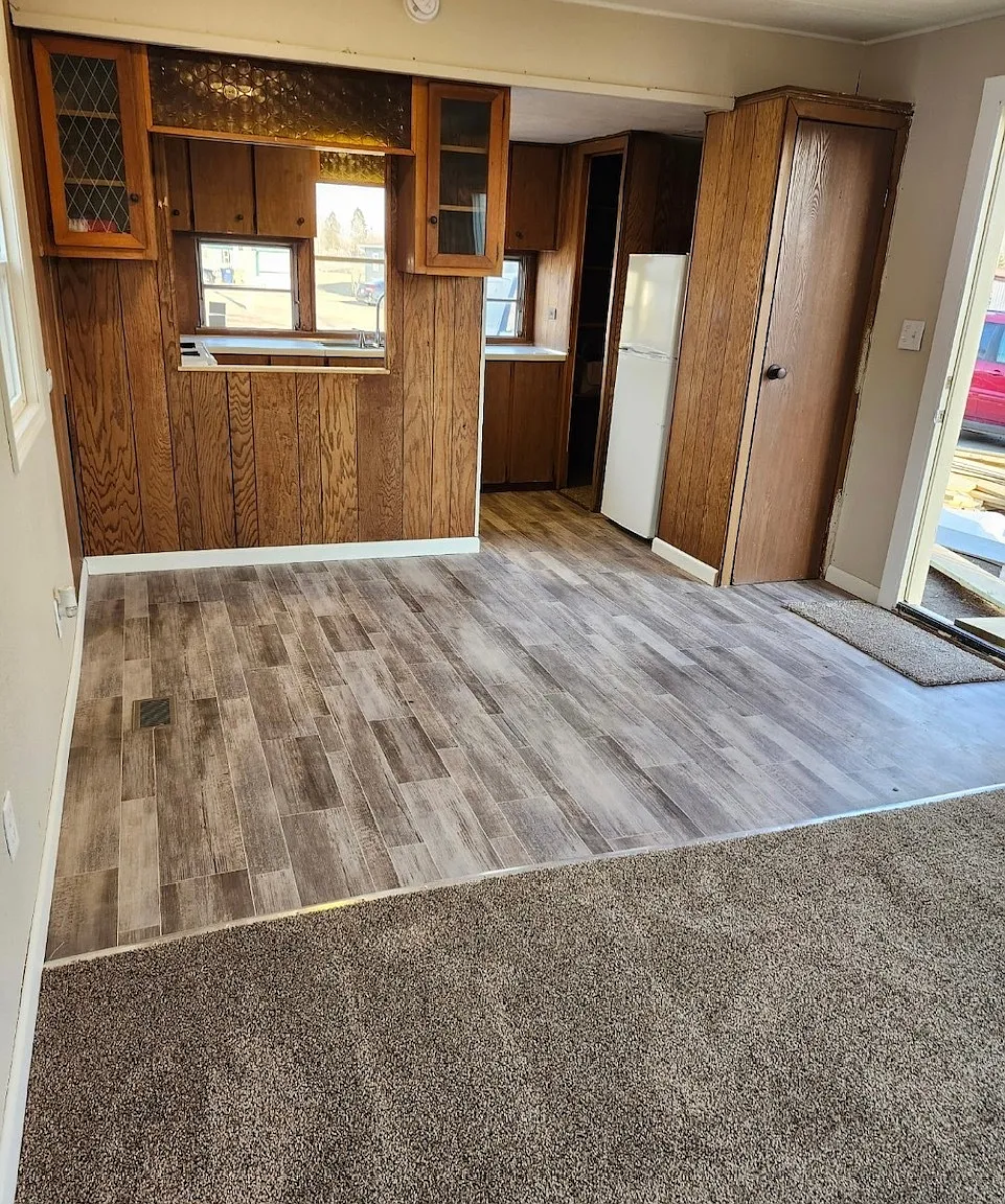 215 9 St SW - 1 — Photo 3