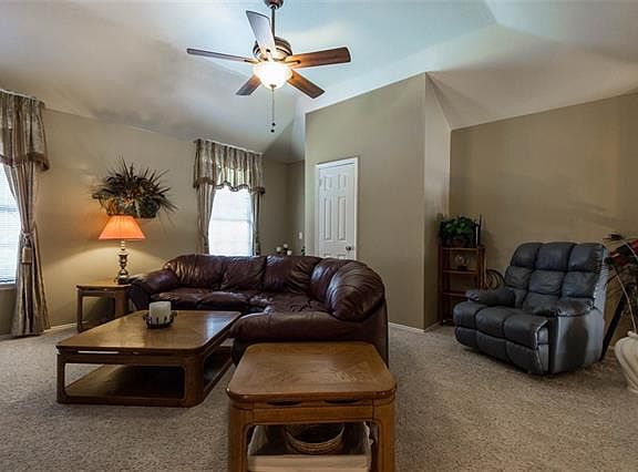 5th image of 608 Mariposa Dr