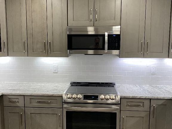 4th image of 3303 NE Holly Creek Dr