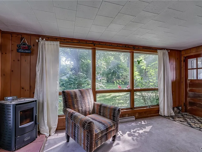 325 Paddock St — Photo 44