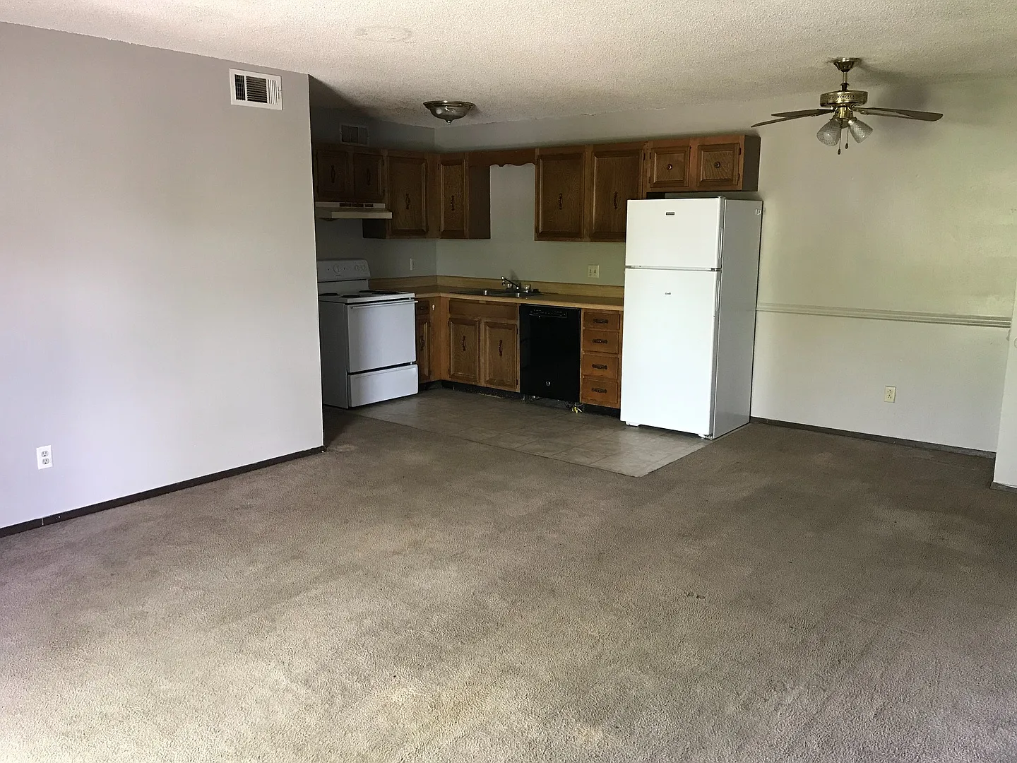220 Apple Tree Ct — Photo 2