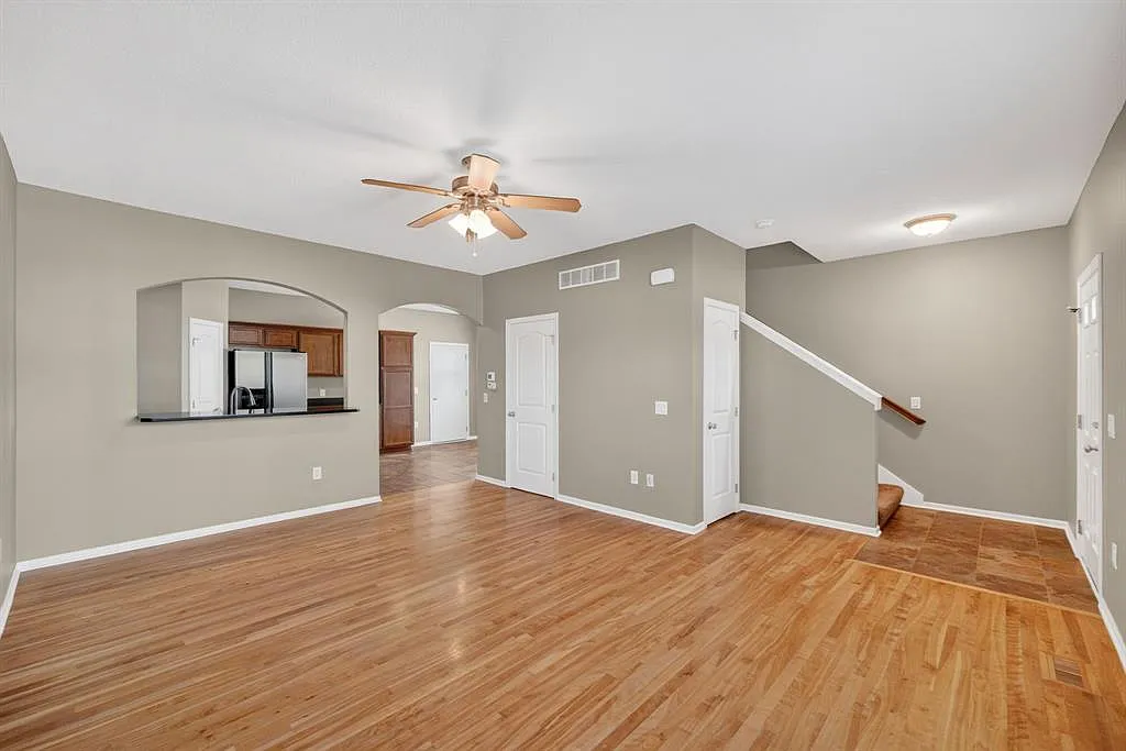 3 bed, 2.5 bath, 1672 sqft, $1,900 — Photo 3