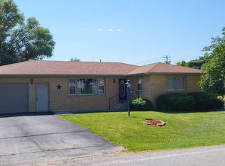 101 S Madison St, Grandview, IA 52752