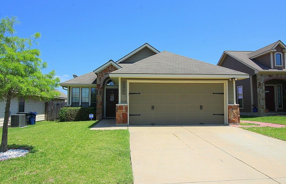 1st image of 2709 Silver Oak Dr