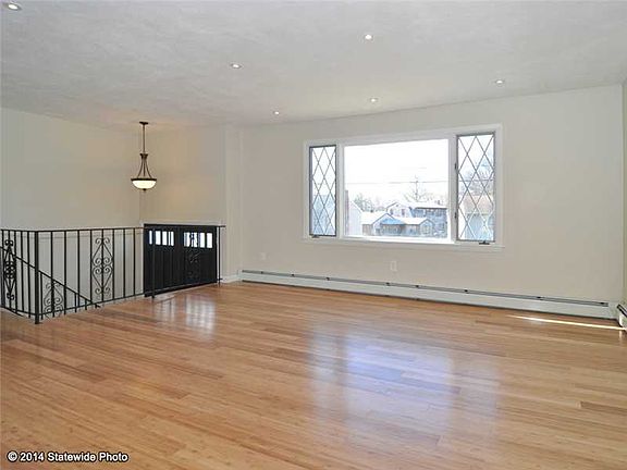 3rd image of 8 Lori Dr