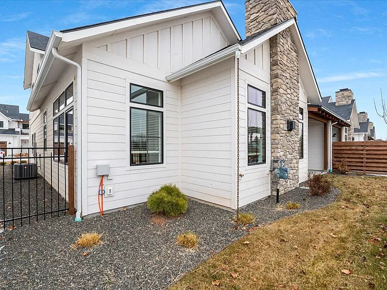 6642 N Asissi Ln — Photo 4