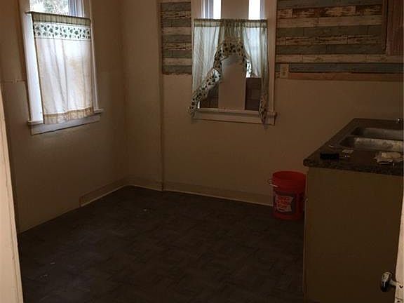3rd image of 4544 E 126th St