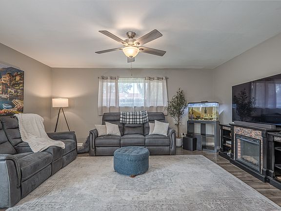 4th image of 100 Fairwood Dr