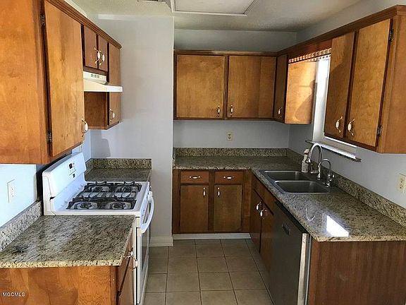 4th image of 294 N Burke Ave