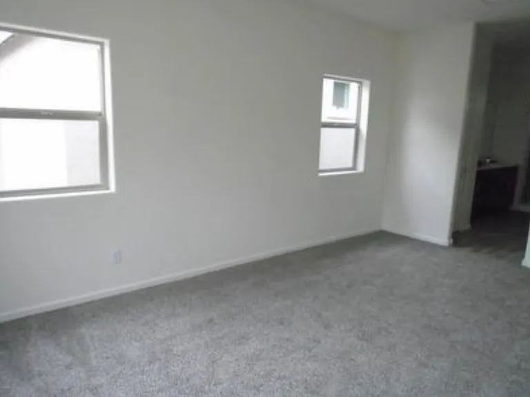 1824 W Pollack St — Photo 15