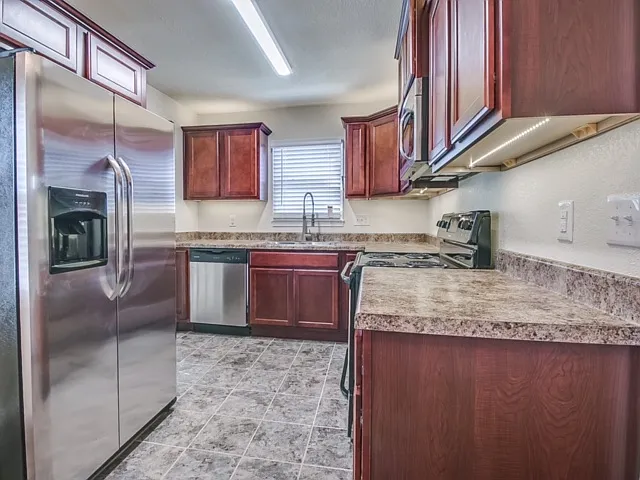 950 Dakota St — Photo 11