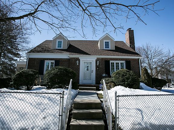 2nd image of 2 Manor Ct
