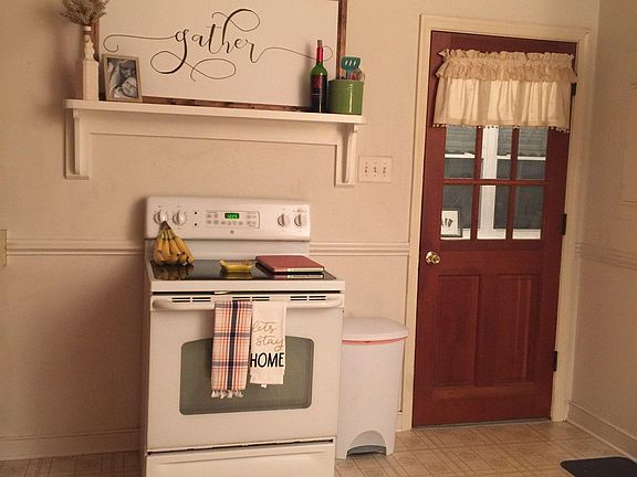 2nd image of 7199 Higgins Ln