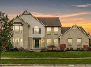 2936 Briarwood Dr, Troy, MI 48085