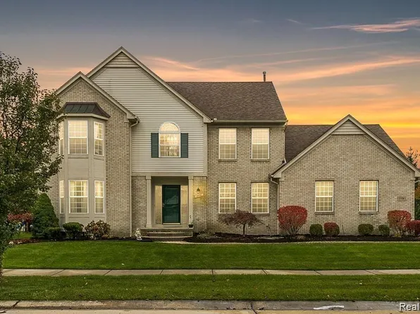 2936 Briarwood Dr, Troy, MI 48085