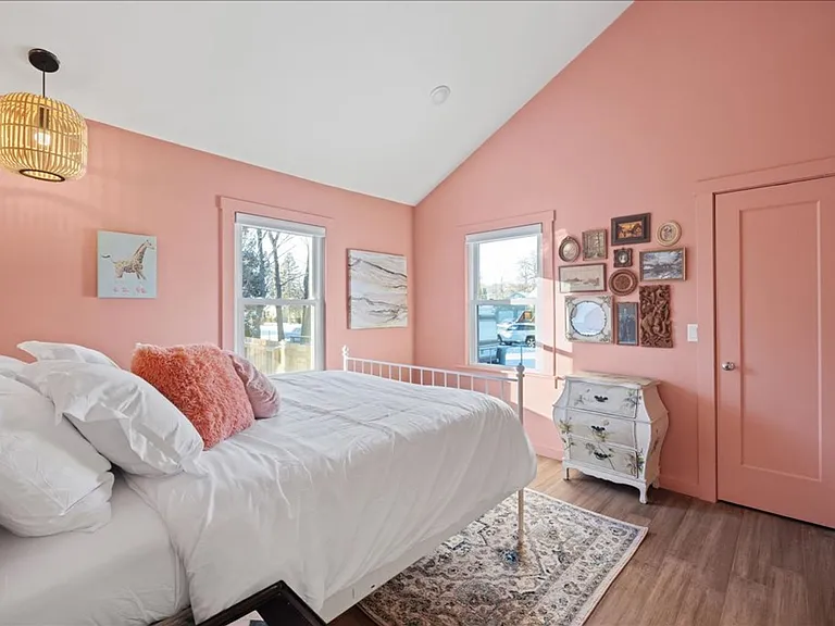 1702 Avenue C — Photo 9