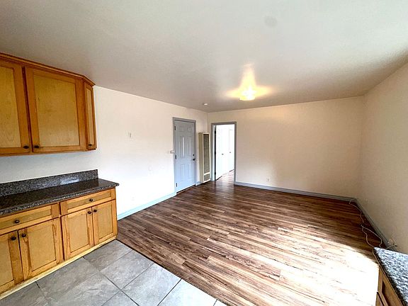 3rd image of 424 W 108th St Unit 3/4