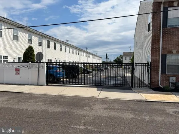 2543 Pickwick St, Philadelphia, PA 19134