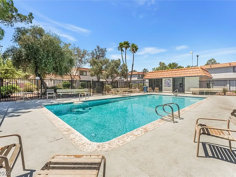 900 Willow Tree Dr #C — Photo 34