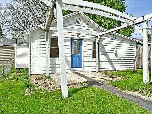2nd image of 190 Meadowbrook Ave