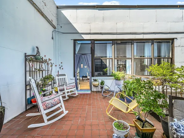 300 Communipaw Avenue image 3 of 34