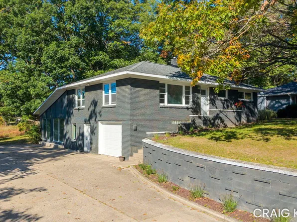 16597 152nd Ave, Spring Lake, MI 49456