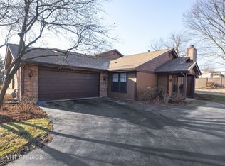 932 Indian Boundary Dr, Westmont, IL